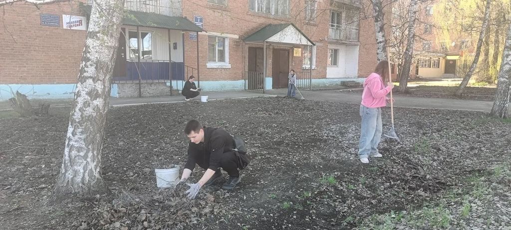 Субботник в Пугачевском филиале Фото 3
