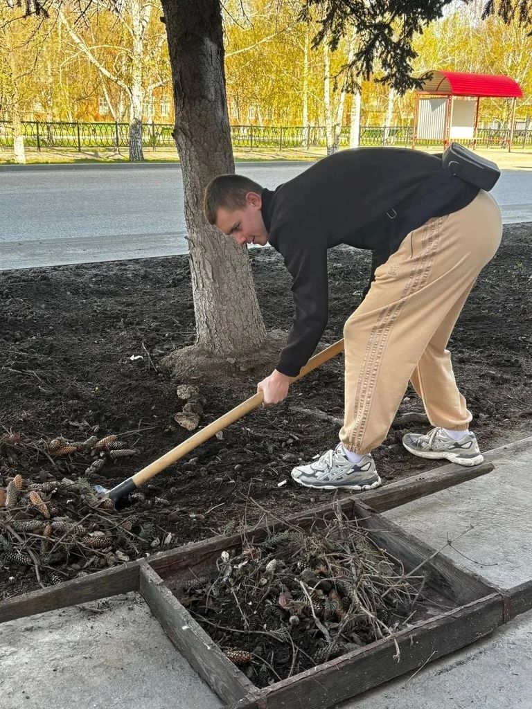Субботник в Пугачевском филиале Фото 4