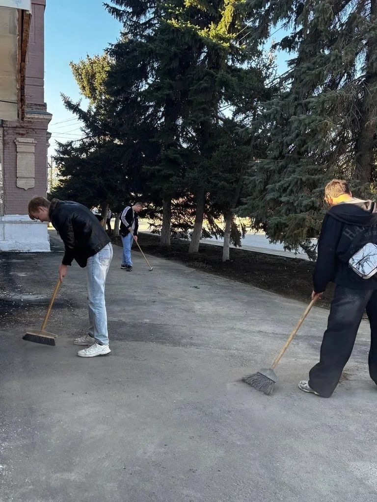 Субботник в Пугачевском филиале Фото 5