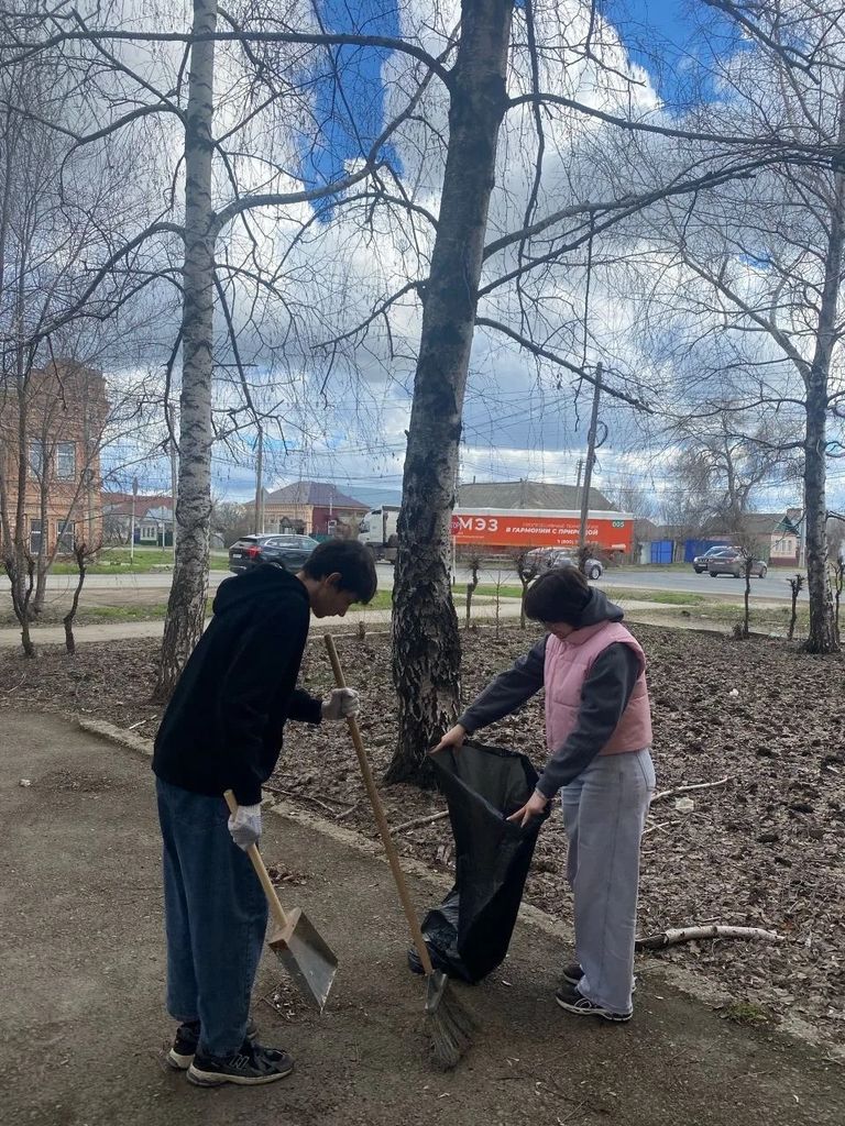 Субботник в Пугачевском филиале Фото 6
