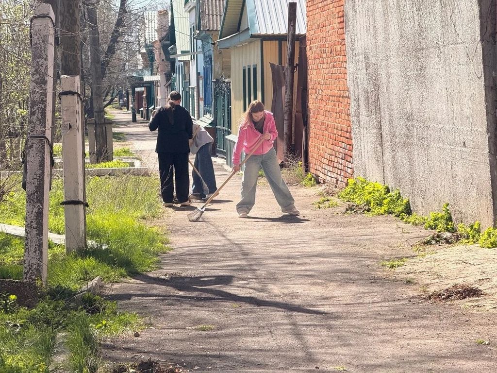 Субботник в Пугачевском филиале Фото 7