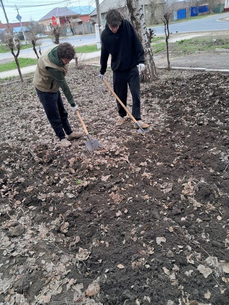 Субботник в Пугачевском филиале Фото 8