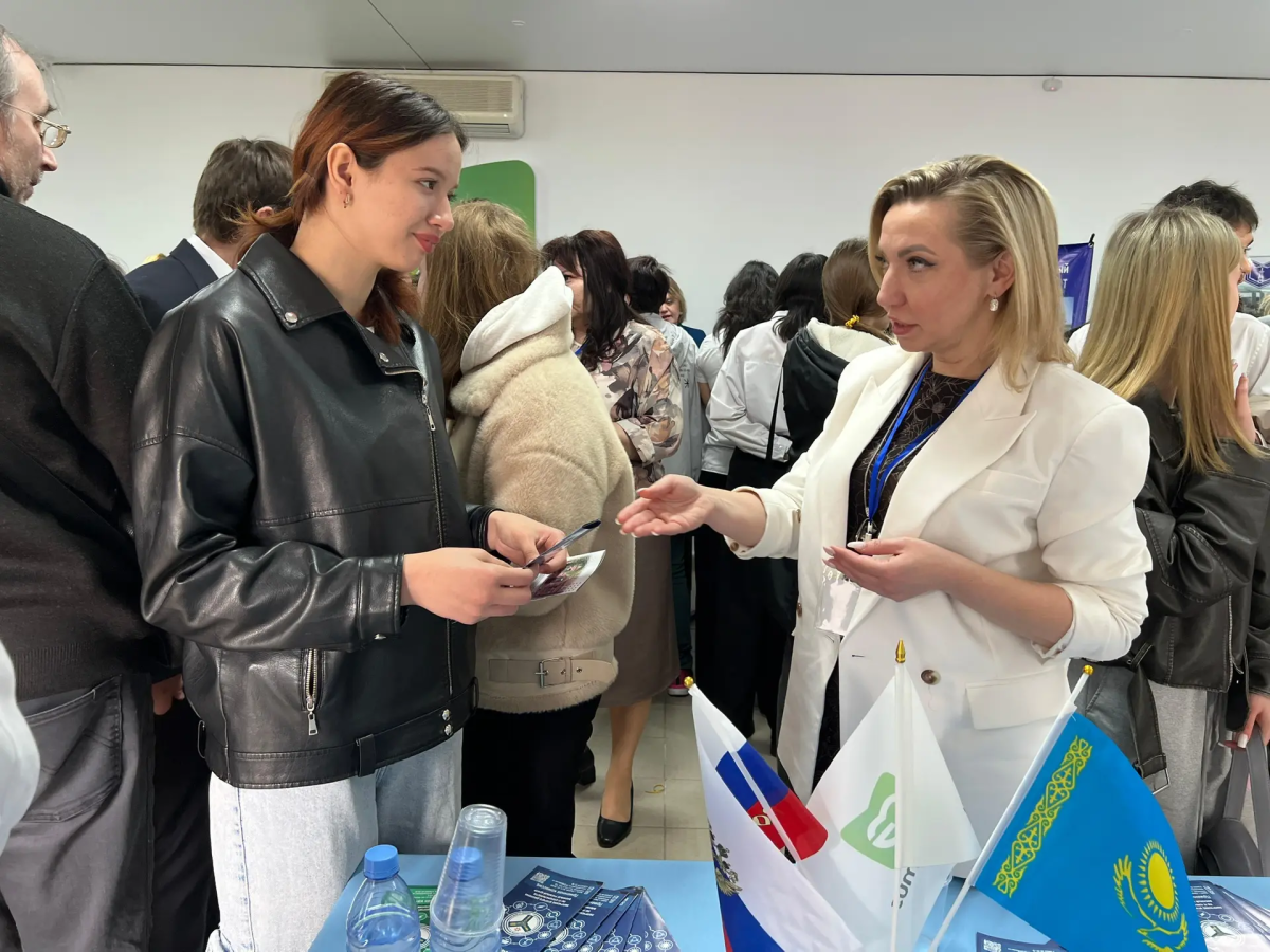 Более 1500 школьников из Казахстана посетили стенд вуза на выставке «Образование и наука»