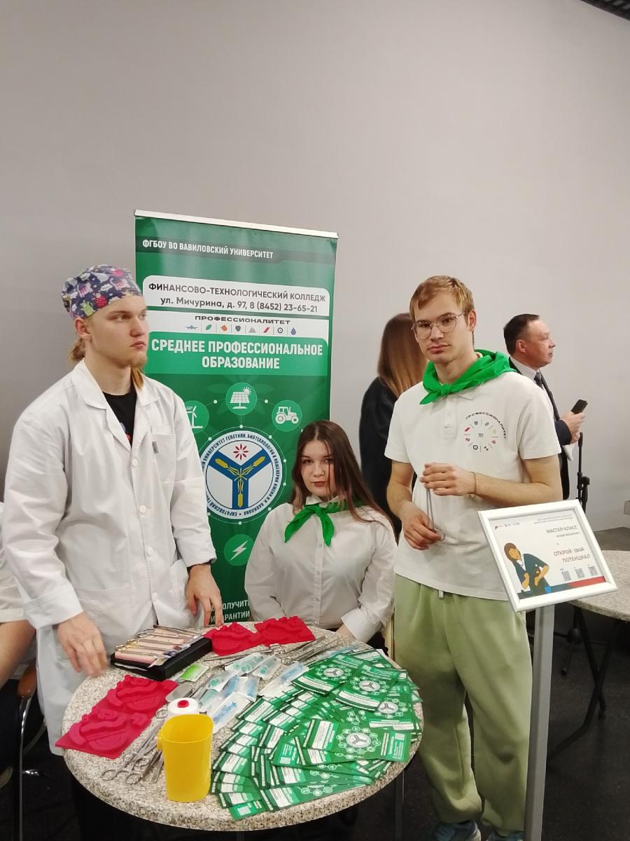 Студенты ФТК посетили Всероссийскую ярмарку трудоустройства Фото 1