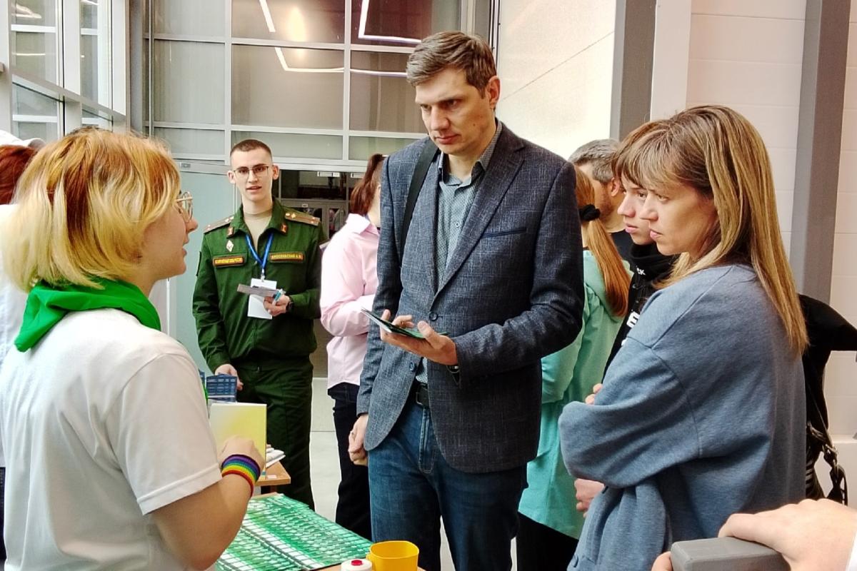 Амбассадоры Профессионалитета - участники образовательной выставки «Навигатор поступления» Фото 1