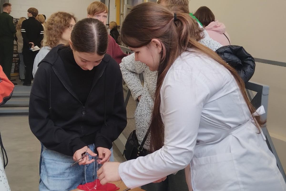 Амбассадоры Профессионалитета - участники образовательной выставки «Навигатор поступления» Фото 3
