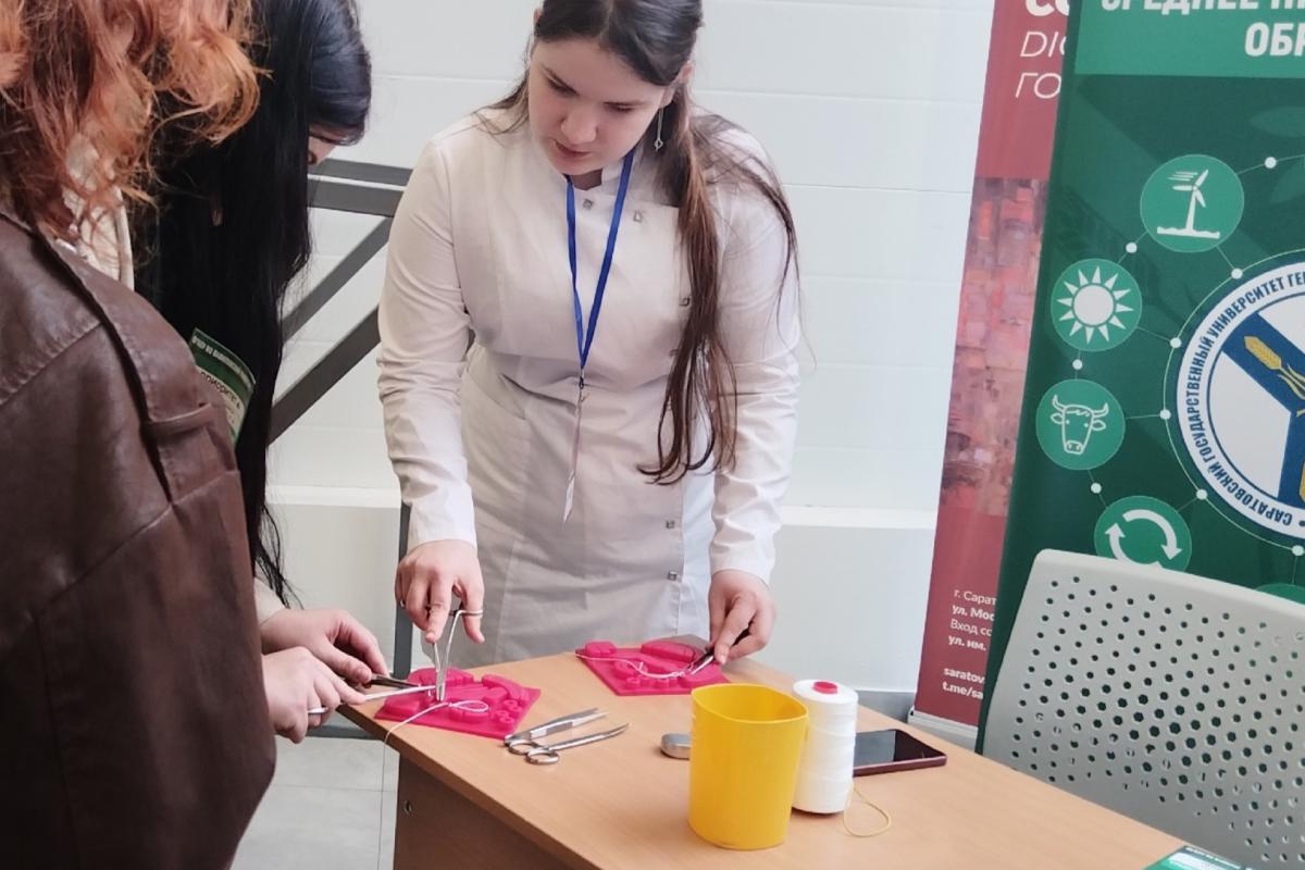 Амбассадоры Профессионалитета - участники образовательной выставки «Навигатор поступления» Фото 5