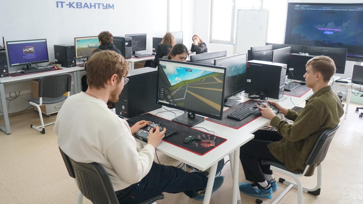 Вавиловский университет познакомил саратовских школьников с агротехнологиями будущего Фото 8