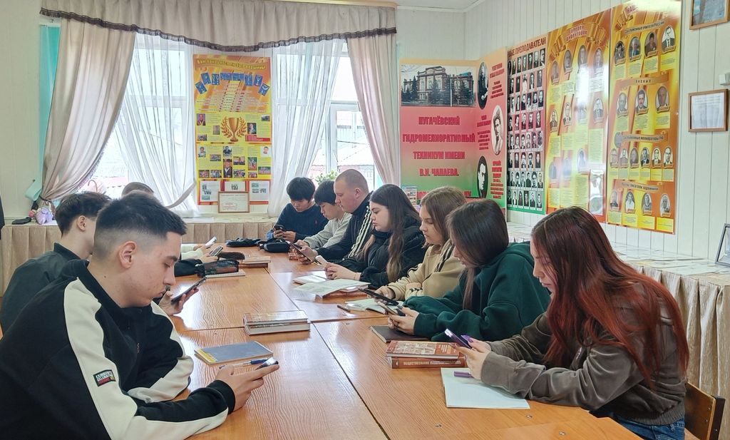 Онлайн анкетирование обучающихся  Пугачевского филиала ФГБОУ ВО Вавиловского университета, направленное на изучение медико-социальных факторов риска здоровью студенческой молодежи,  вызванных неполноценным питанием Фото 2