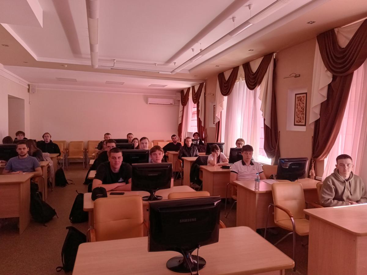 Студенты групп Б-ПИ-101 И Б-ПИ-102 обсудили вопросы цифровой безопасности на кураторском часе