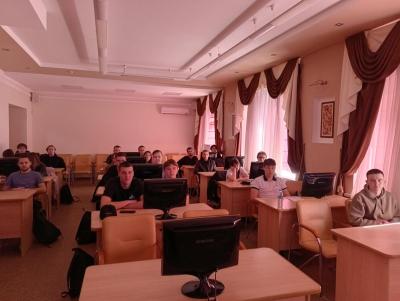 Студенты групп Б-ПИ-101 И Б-ПИ-102 обсудили вопросы цифровой безопасности на кураторском часе