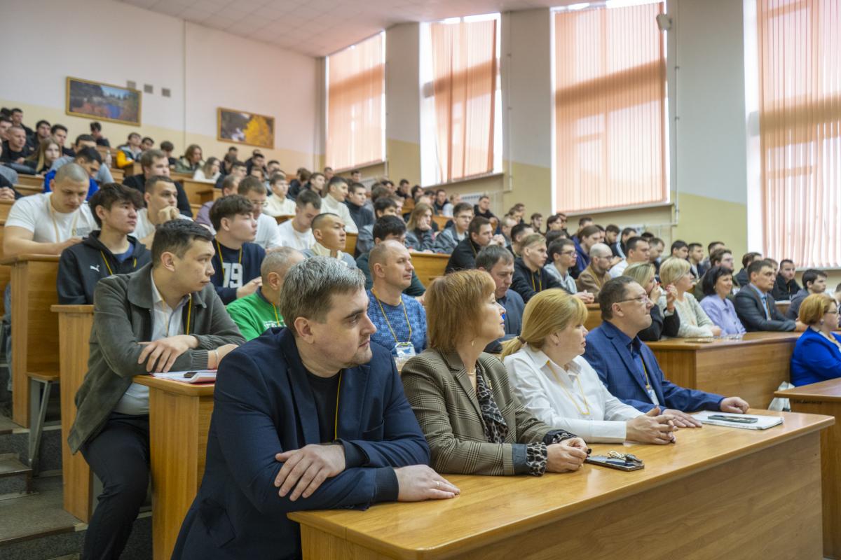 В Вавиловском университете открылась XI Международная студенческая олимпиада «Надежда энергетики» Фото 2