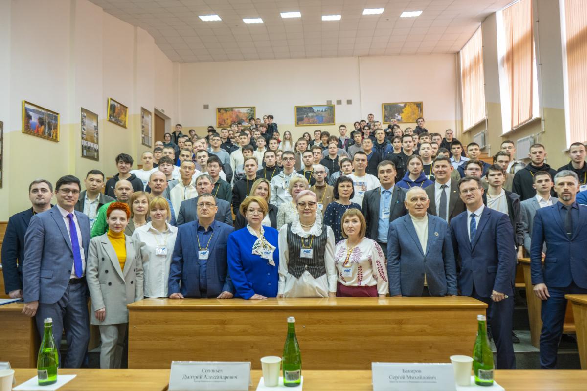 В Вавиловском университете открылась XI Международная студенческая олимпиада «Надежда энергетики»