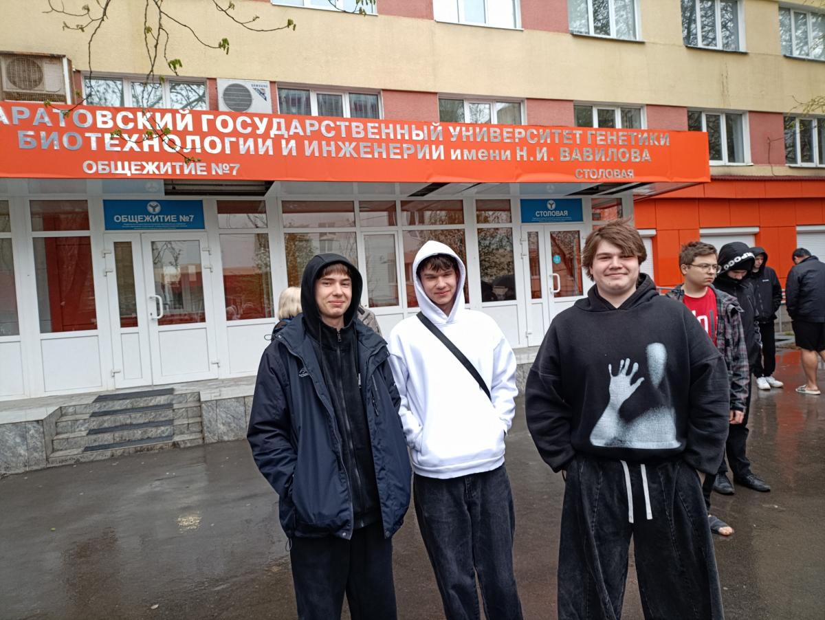 Отработка действий студентов колледжа при возможном возникновении пожара в общежитии