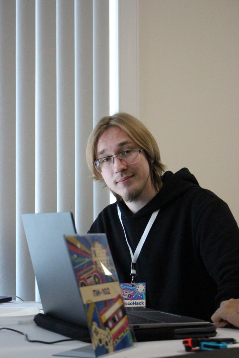 Студенты Вавиловского университета приняли участие в хакатоне DiscoHack Фото 5