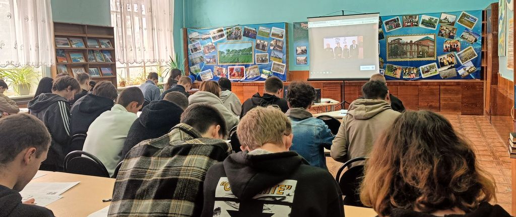 Обучающиеся Пугачевского филиала приняли участие  в Диктанте Победы Фото 2