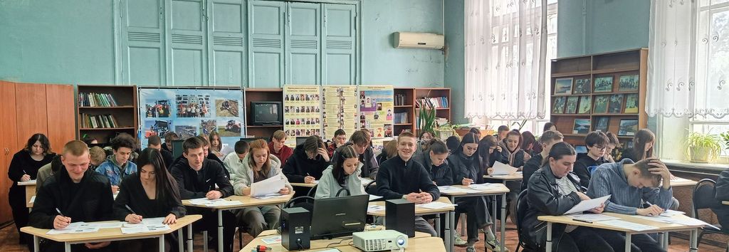 Обучающиеся Пугачевского филиала приняли участие  в Диктанте Победы Фото 6