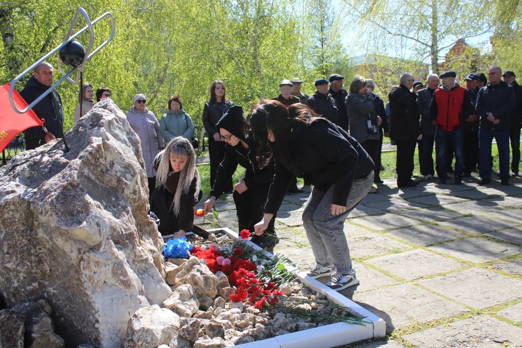 Обучающиеся Пугачевского филиала почтили память участников ликвидации аварии в Чернобыле Фото 1