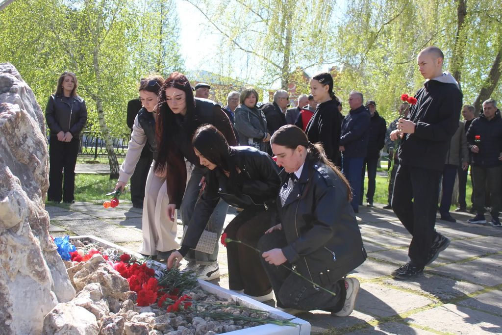 Обучающиеся Пугачевского филиала почтили память участников ликвидации аварии в Чернобыле Фото 3