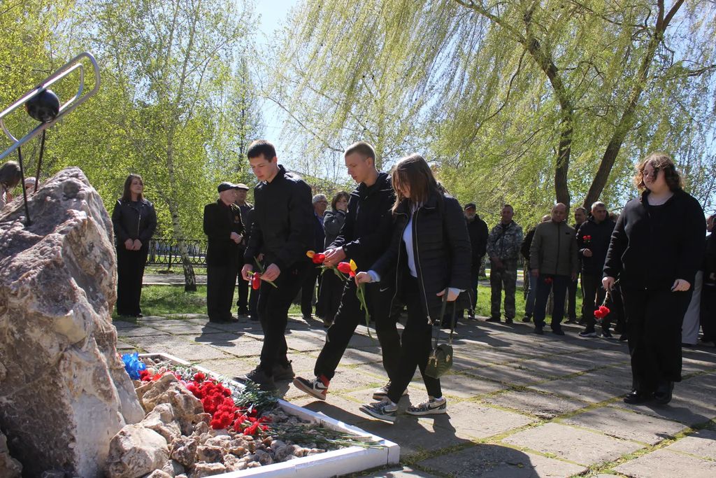 Обучающиеся Пугачевского филиала почтили память участников ликвидации аварии в Чернобыле Фото 4