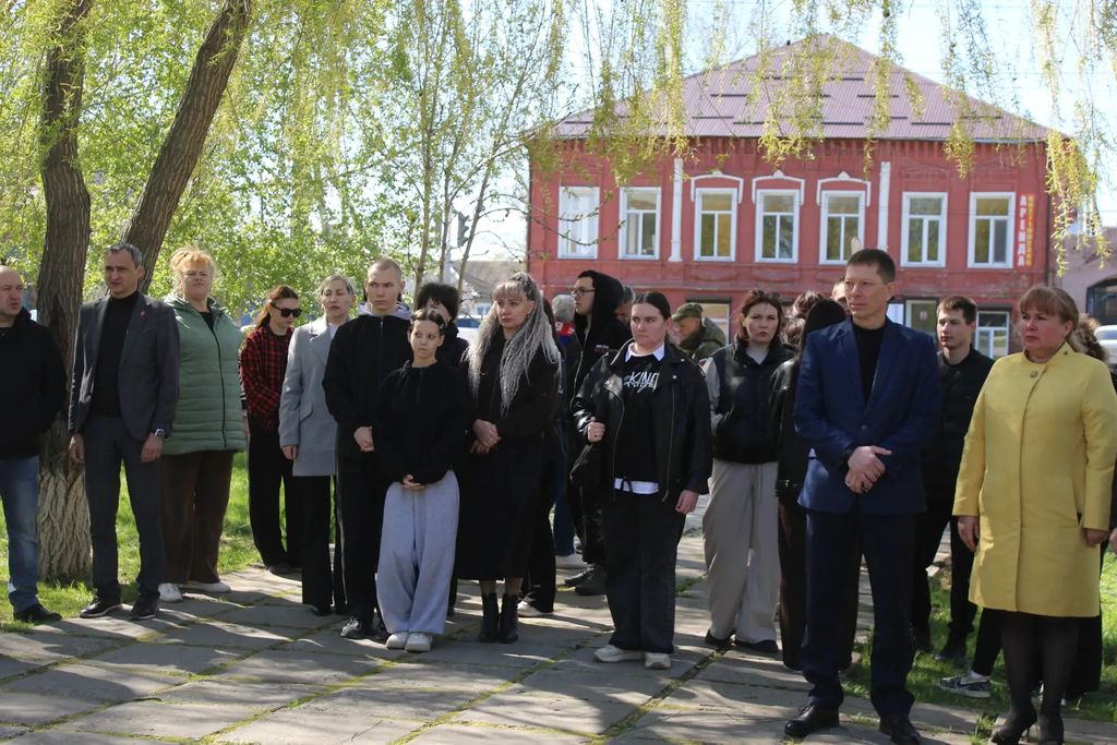 Обучающиеся Пугачевского филиала почтили память участников ликвидации аварии в Чернобыле Фото 5