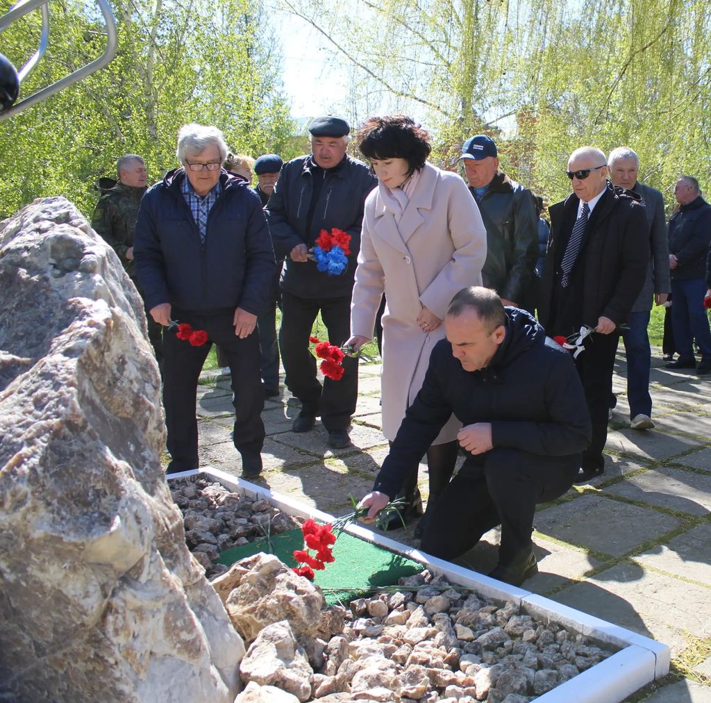 Обучающиеся Пугачевского филиала почтили память участников ликвидации аварии в Чернобыле Фото 7