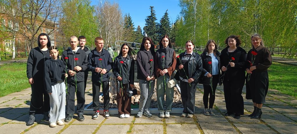Обучающиеся Пугачевского филиала почтили память участников ликвидации аварии в Чернобыле Фото 8