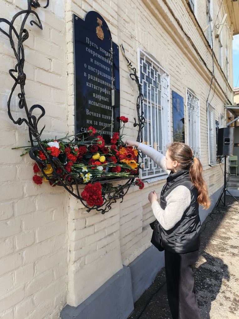 Акция посвященная ликвидаторам Чернобыльской аварии Фото 1