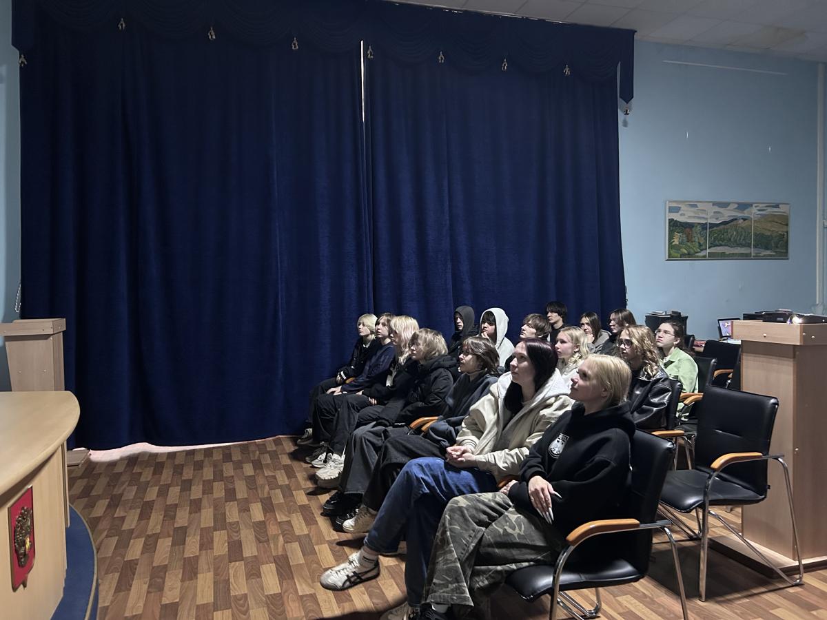 Студенты посмотрели фильм «В небе ночные ведьмы» Фото 3