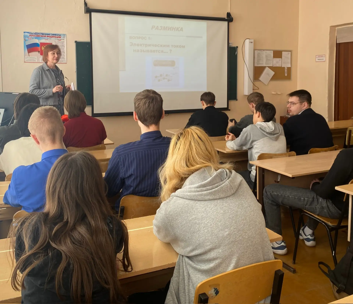 Продолжается реализация программы «Вавиловские классы» в саратовских школах Фото 5