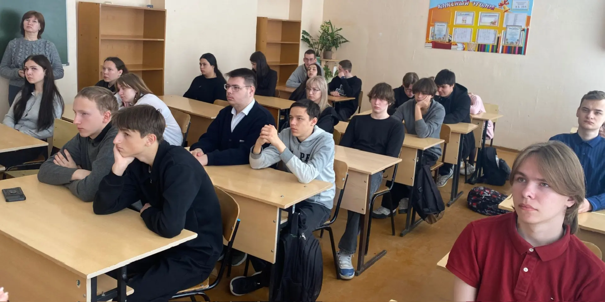 Продолжается реализация программы «Вавиловские классы» в саратовских школах Фото 6