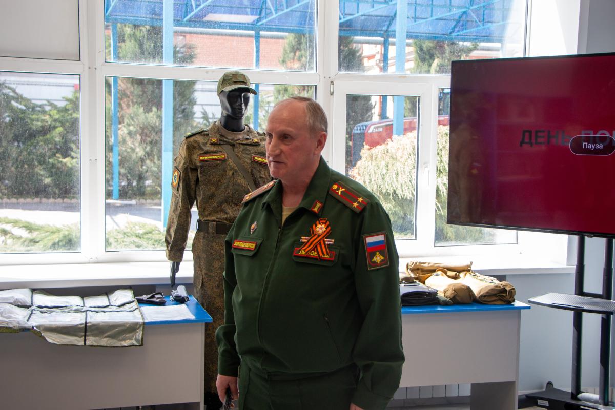 Военный учебный центр организовал выставку, посвящённую Дню Победы Фото 5