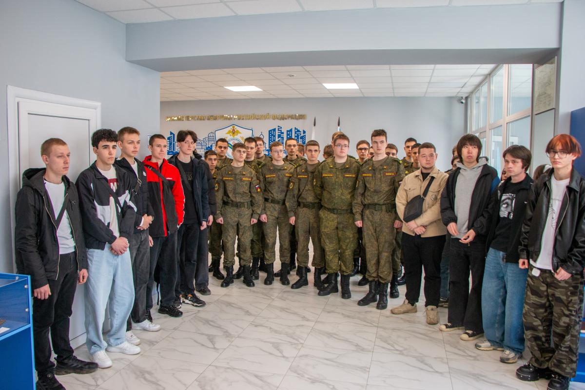 Военный учебный центр организовал выставку, посвящённую Дню Победы Фото 6