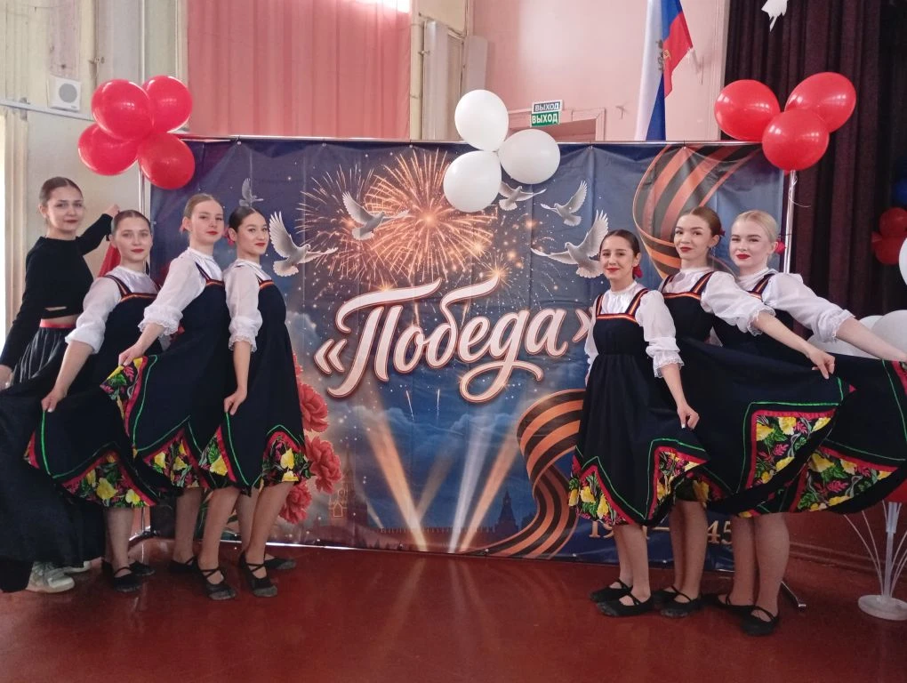 В Марксовском филиале Вавиловского университета прошёл праздничный концерт ко Дню Победы Фото 1 В Марксовском филиале Вавиловского университета прошёл праздничный концерт ко Дню Победы Фото 1