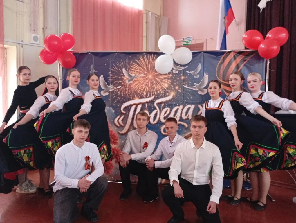 В Марксовском филиале Вавиловского университета прошёл праздничный концерт ко Дню Победы Фото 2 В Марксовском филиале Вавиловского университета прошёл праздничный концерт ко Дню Победы Фото 2