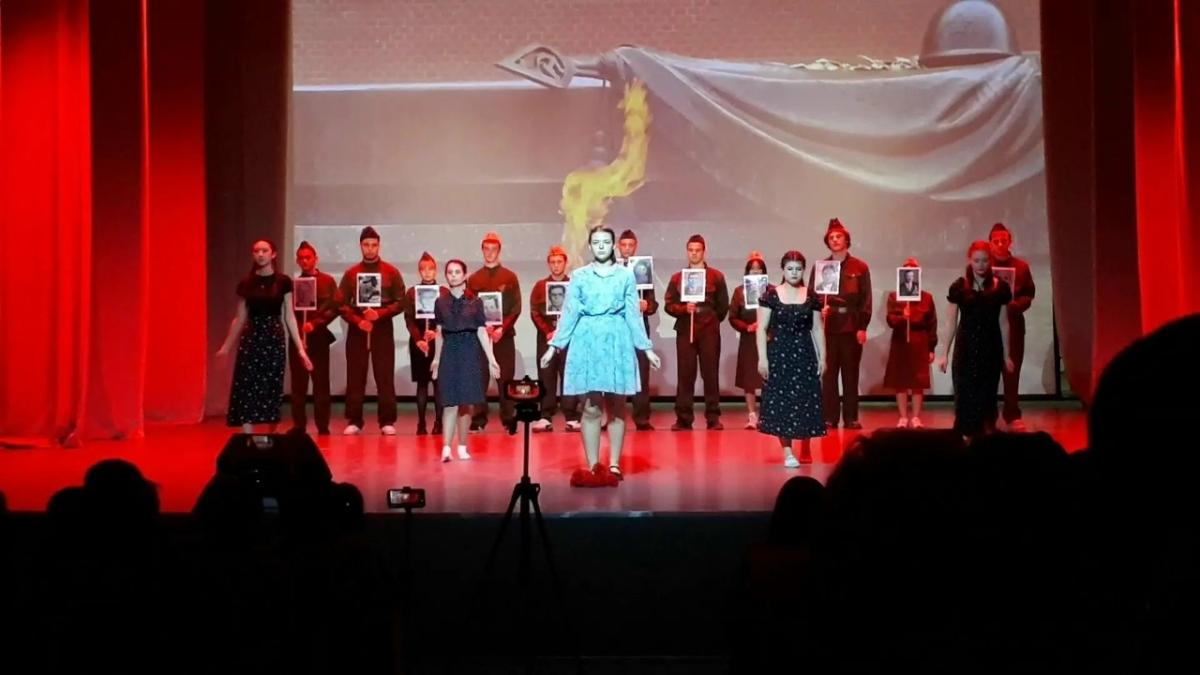 Студенты торжественно открыли  Вахту Памяти,  посвящённую героям Великой  Отечественной. Фото 2