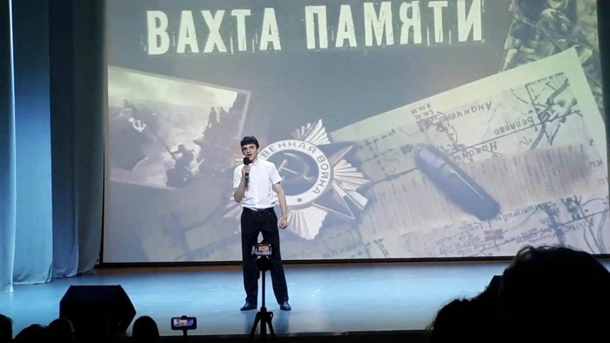 Студенты торжественно открыли  Вахту Памяти,  посвящённую героям Великой  Отечественной. Фото 5