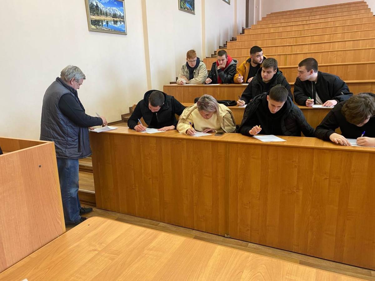 На кафедре "Техническое обеспечение АПК" прошло собрание по практике со студентами 2 курса Фото 5