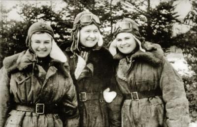 Зима 1944-45 года. Н.Меклин, Р.Аронова, Е.Рябова. Зима 1944-45 года. Н.Меклин, Р.Аронова, Е.Рябова.