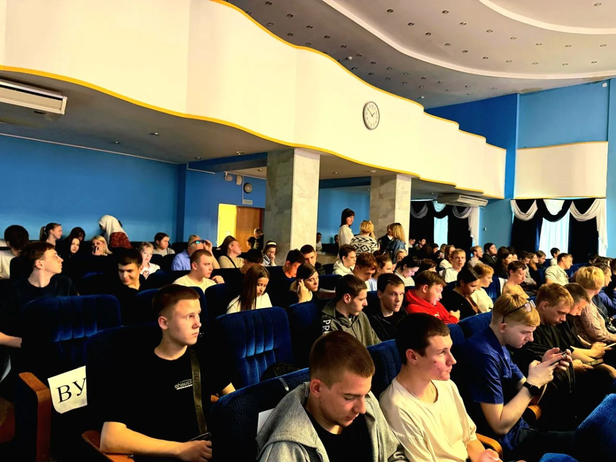Посещение праздничного концерта в честь Дня Великой Победы Фото 6 Посещение праздничного концерта в честь Дня Великой Победы Фото 6