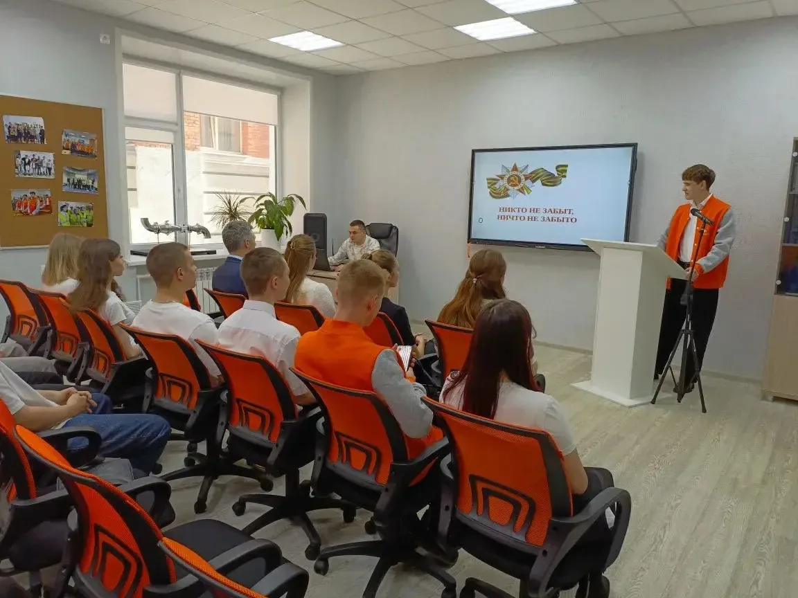 Празднование Дня Победы в Великой Отечественной войне учащимися групп Б-ТТ-101 и 201 «Т Плюс» Вавиловского университета совместно с представителями компании ПАО «Т Плюс» Фото 4 Празднование Дня Победы в Великой Отечественной войне учащимися групп Б-ТТ-101 и 201 «Т Плюс» Вавиловского университета совместно с представителями компании ПАО «Т Плюс» Фото 4