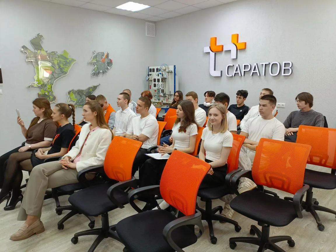 Празднование Дня Победы в Великой Отечественной войне учащимися групп Б-ТТ-101 и 201 «Т Плюс» Вавиловского университета совместно с представителями компании ПАО «Т Плюс» Фото 7 Празднование Дня Победы в Великой Отечественной войне учащимися групп Б-ТТ-101 и 201 «Т Плюс» Вавиловского университета совместно с представителями компании ПАО «Т Плюс» Фото 7