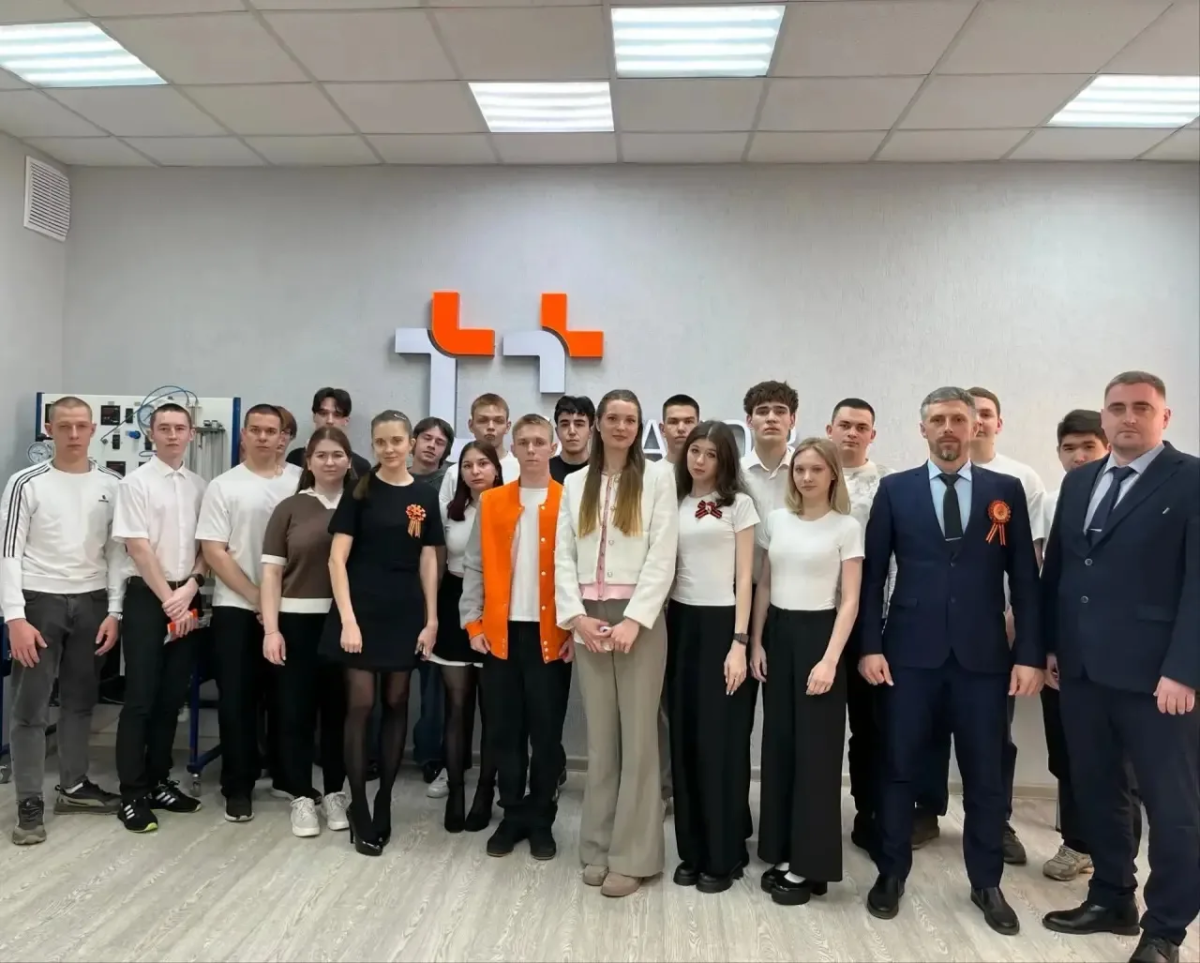 Празднование Дня Победы в Великой Отечественной войне учащимися групп Б-ТТ-101 и 201 «Т Плюс» Вавиловского университета совместно с представителями компании ПАО «Т Плюс»