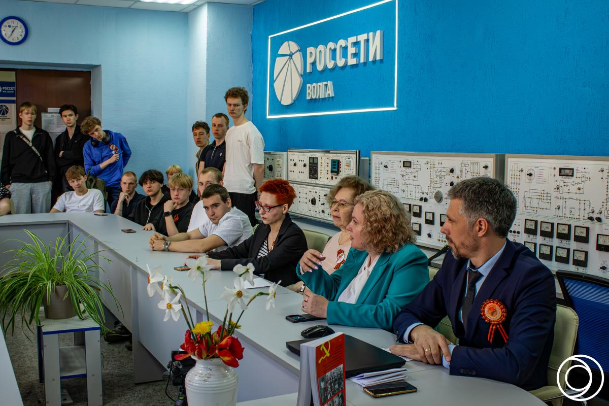 Празднование Дня Победы в Великой Отечественной войне учащимися групп Б-ЭЭ-101 и 201 «Россети Волга», учащимися Финансово-технологического колледжа Вавиловского университета совместно с представителями компании ПАО «Россети Волга» Фото 10 Празднование Дня Победы в Великой Отечественной войне учащимися групп Б-ЭЭ-101 и 201 «Россети Волга», учащимися Финансово-технологического колледжа Вавиловского университета совместно с представителями компании ПАО «Россети Волга» Фото 10