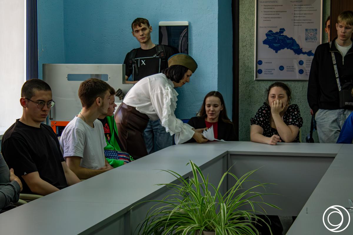Празднование Дня Победы в Великой Отечественной войне учащимися групп Б-ЭЭ-101 и 201 «Россети Волга», учащимися Финансово-технологического колледжа Вавиловского университета совместно с представителями компании ПАО «Россети Волга» Фото 19 Празднование Дня Победы в Великой Отечественной войне учащимися групп Б-ЭЭ-101 и 201 «Россети Волга», учащимися Финансово-технологического колледжа Вавиловского университета совместно с представителями компании ПАО «Россети Волга» Фото 19