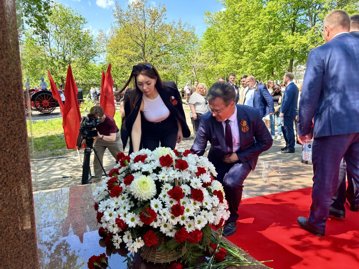 В Саратове открыта мемориальная Доска почета аграриям - Героям Социалистического Труда Фото 1 В Саратове открыта мемориальная Доска почета аграриям - Героям Социалистического Труда Фото 1