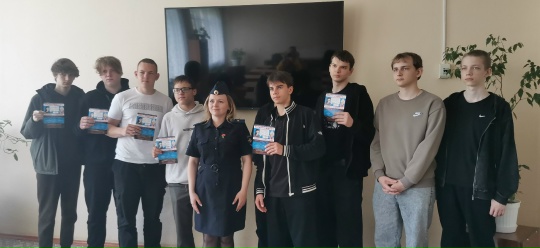Профилактическая беседа «Осторожно, мошенники!» прошла в техникуме