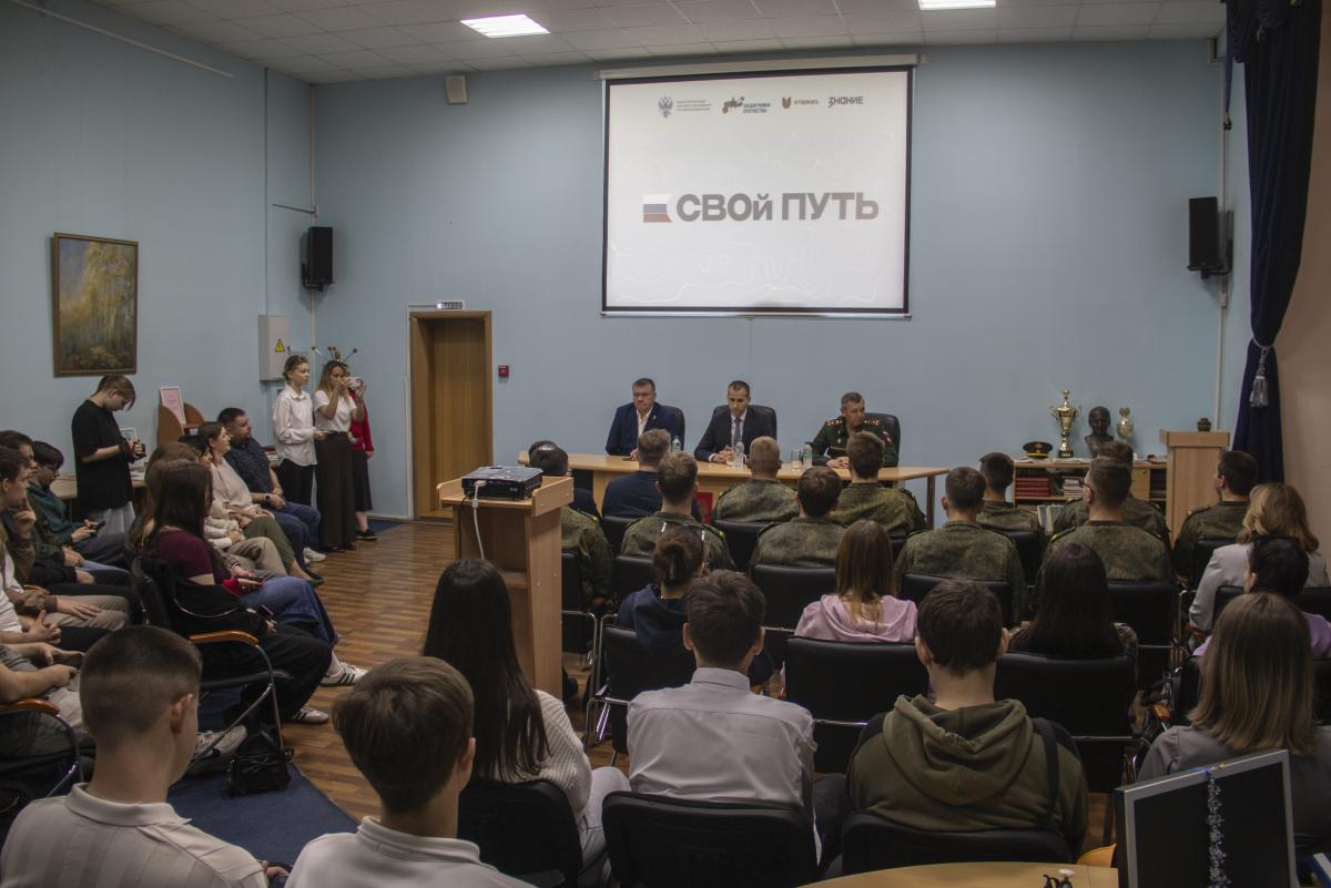 В Вавиловском университете прошла встреча с героем СВО в рамках всероссийского проекта «СВОй путь» Фото 2 В Вавиловском университете прошла встреча с героем СВО в рамках всероссийского проекта «СВОй путь» Фото 2