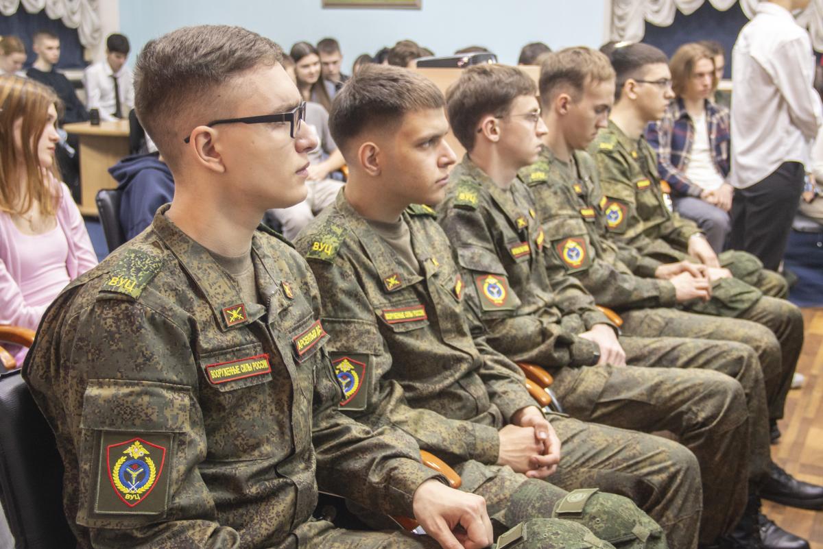 В Вавиловском университете прошла встреча с героем СВО в рамках всероссийского проекта «СВОй путь» Фото 5 В Вавиловском университете прошла встреча с героем СВО в рамках всероссийского проекта «СВОй путь» Фото 5