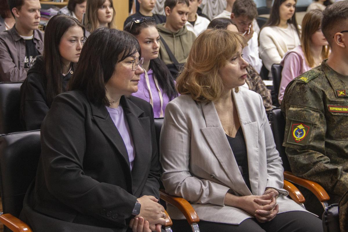 В Вавиловском университете прошла встреча с героем СВО в рамках всероссийского проекта «СВОй путь» Фото 6 В Вавиловском университете прошла встреча с героем СВО в рамках всероссийского проекта «СВОй путь» Фото 6